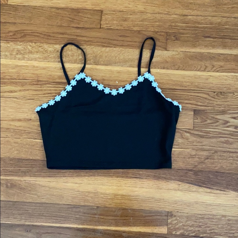 Flower embroidered cropped tank